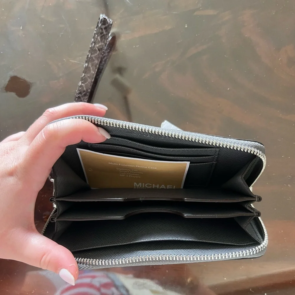 Michael Kors Wallet - Picture 2 of 3